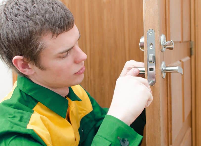 Can A Locksmith Open an Apartment Door?